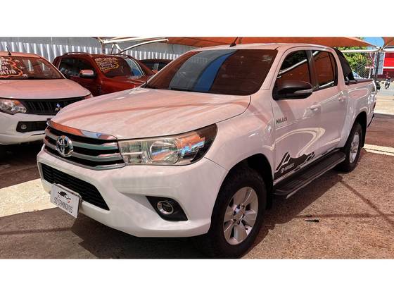 TOYOTA HILUX 2.8 SR 4X4 CD 16V DIESEL 4P AUTOMÁTICO TOYOTA HILUX 2.8 SR 4X4 CD 16V DIESEL 4P AUTOMÁTICO
